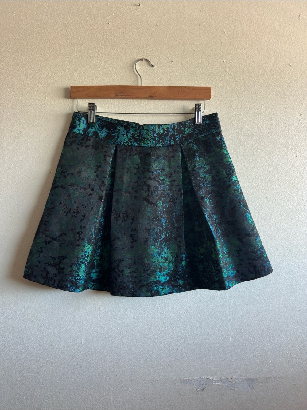 Banana Republic Green Black Jacquard mini front pleated Skirt size 2 petite